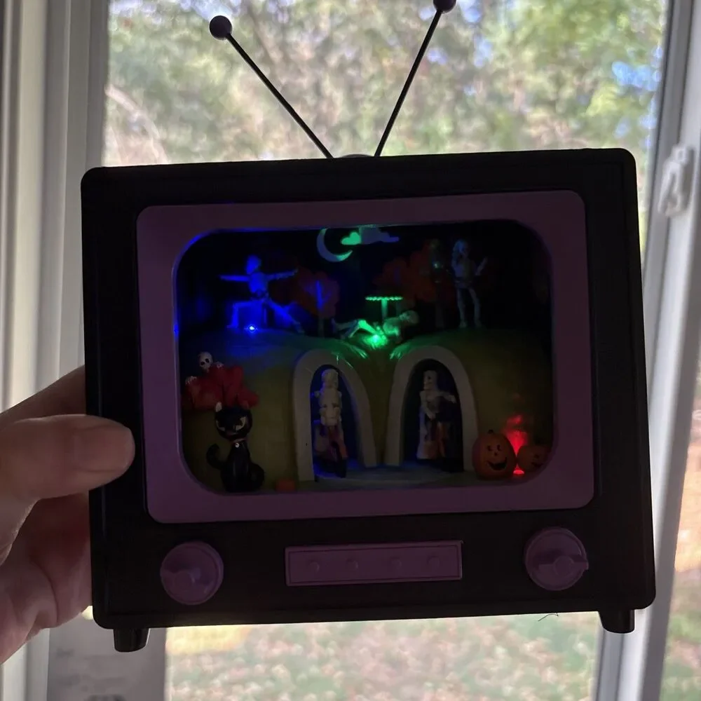 TARGET HYDE & EEK! BOUTIQUE ANIMATED TV LIGHTS SOUNDS HALLOWEEN 2022 DECOR